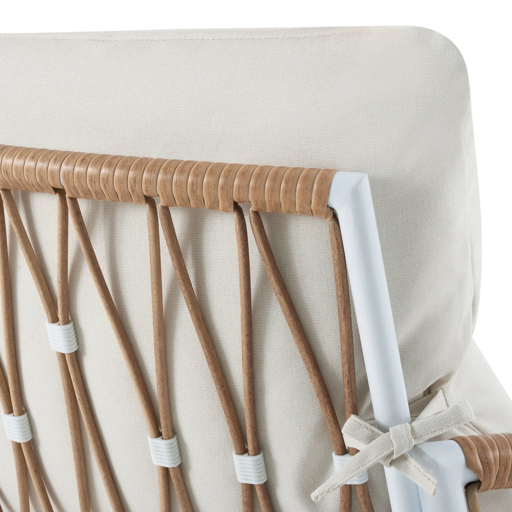 White Wicker Outdoor Loveseat U1545