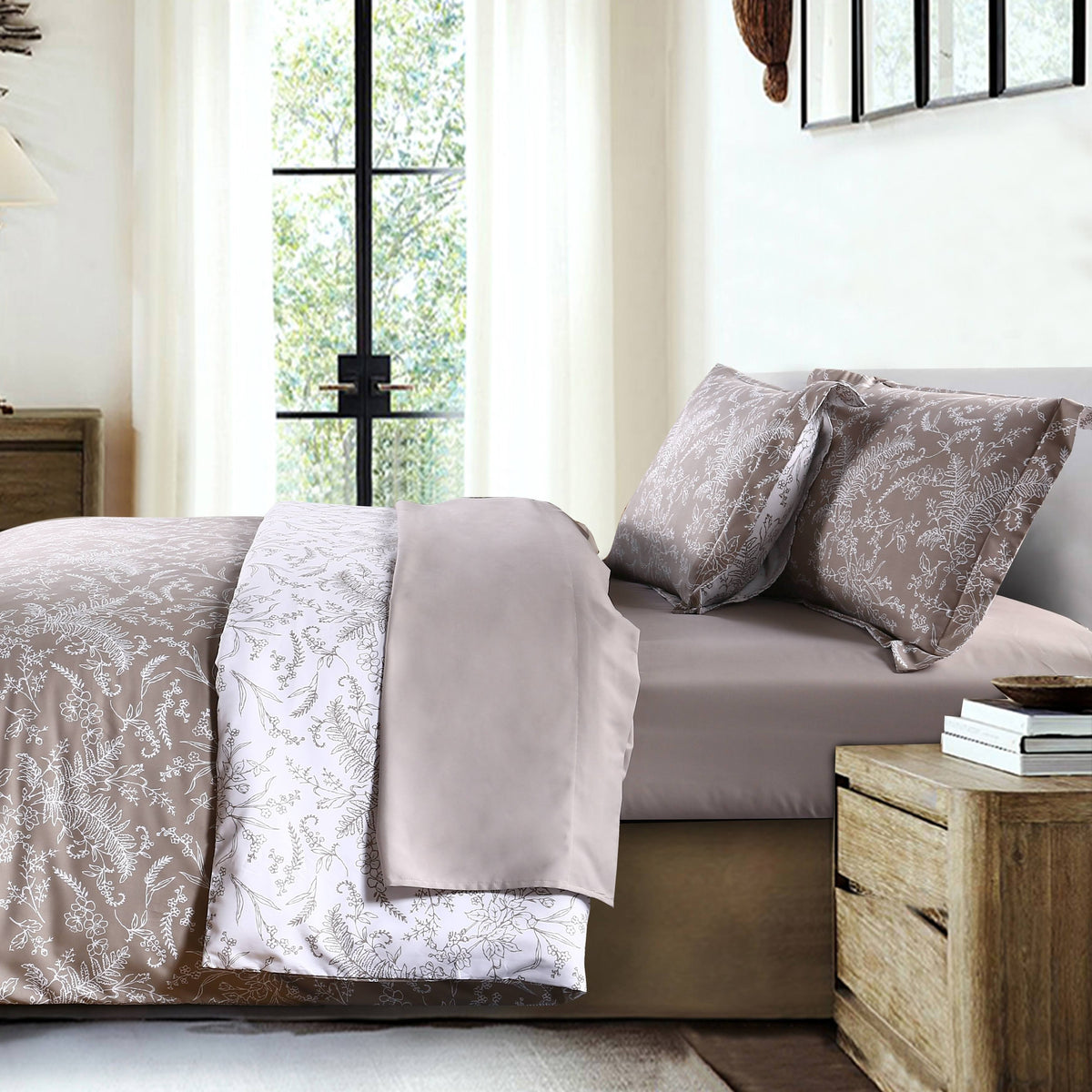 King / California King Black Reversible Floral Duvet and Sham Set V66945
