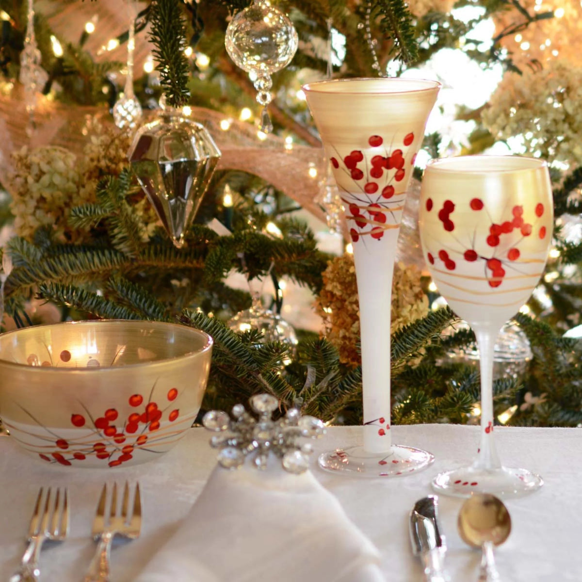 Set of 2 Red and Gold Glass Serving Bowls T466676