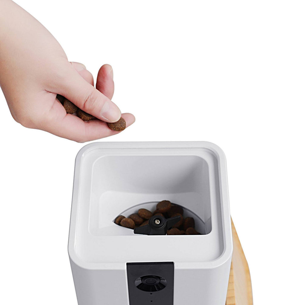 White Pet Treat Dispenser with Camera T2572