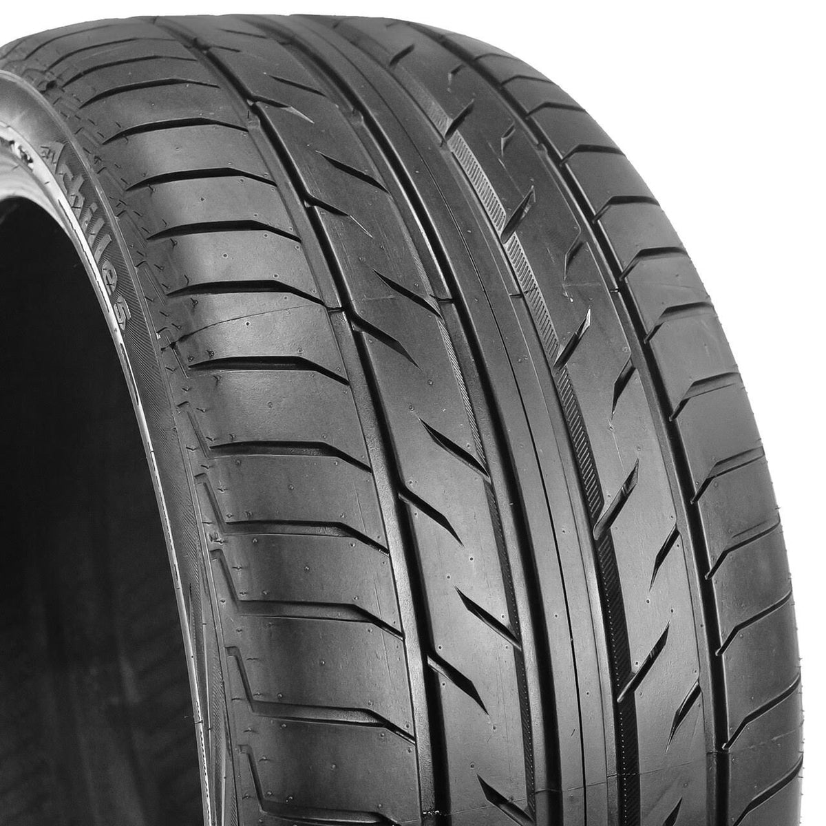 275/40ZR18 High Performance Tire V4493