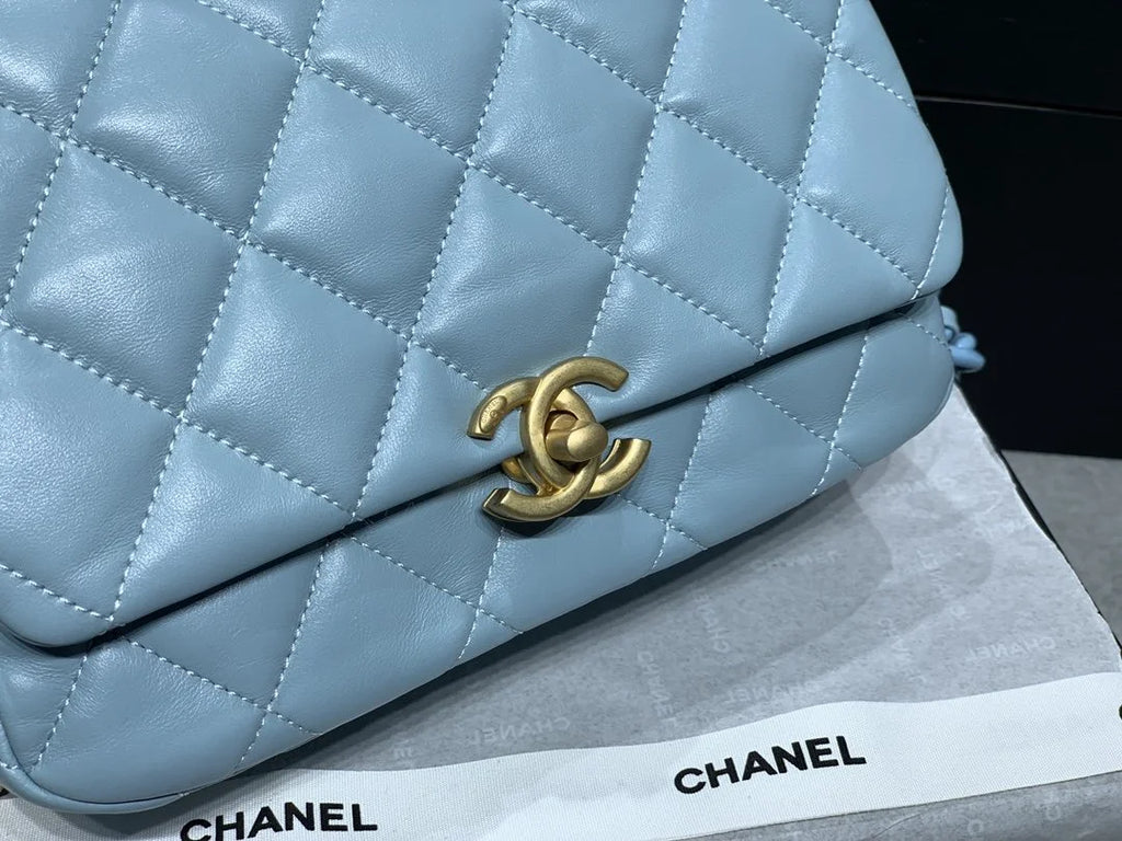 Small Flap Bag Blue Q185382