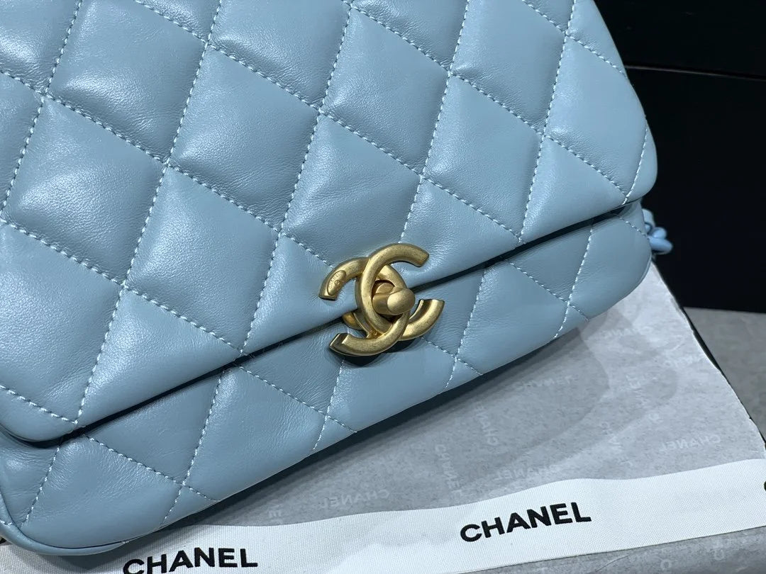 Small Flap Bag Blue Q185382
