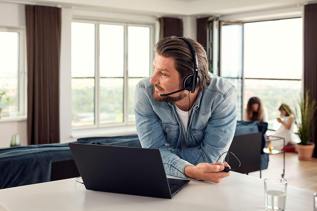 Wired Headset with Noise Cancelling Microphone C836359