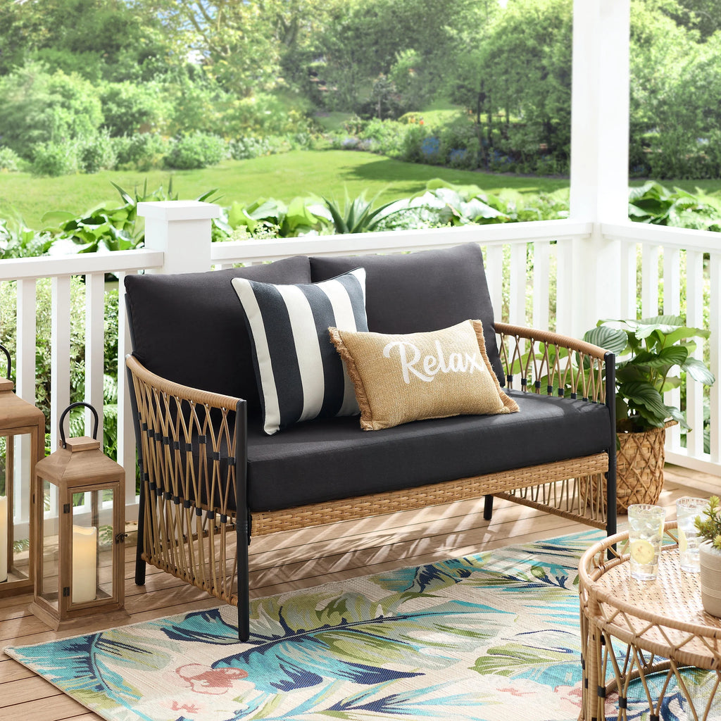 White Wicker Outdoor Loveseat U1545