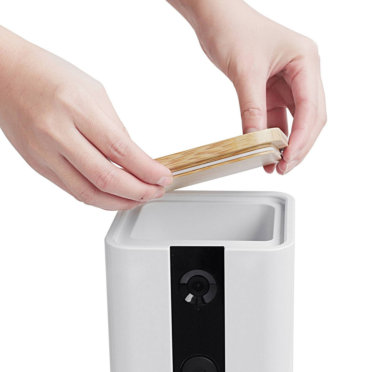 White Pet Treat Dispenser with Camera T2572