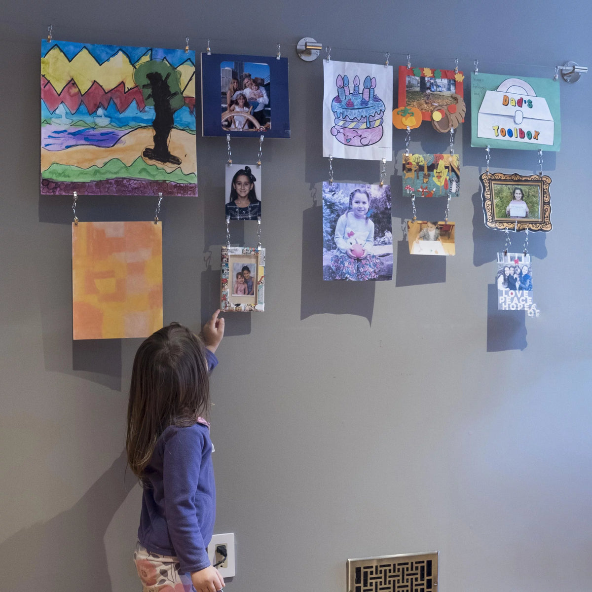 Picture Hanging Kit with 48 Wire Photo Clips V18646