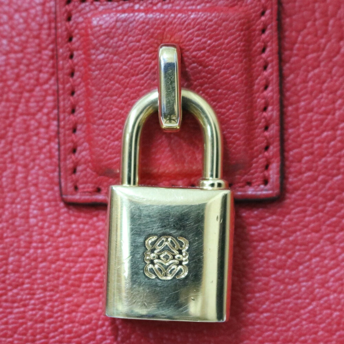 Pre-Owned Red Leather Handbag B123
