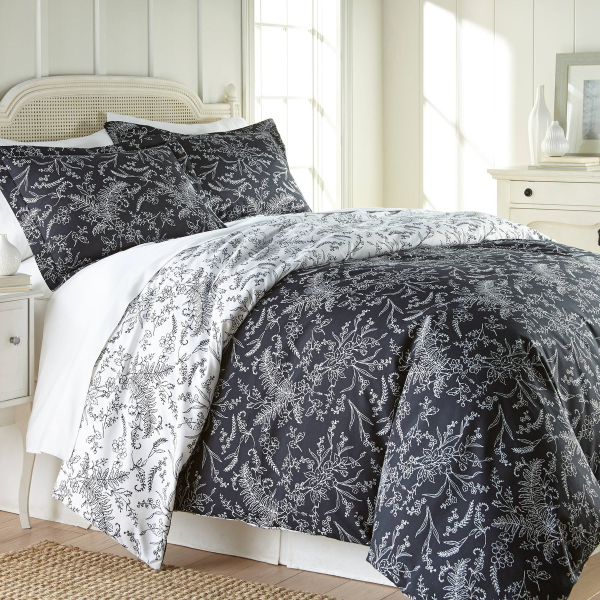 King / California King Black Reversible Floral Duvet and Sham Set V66945
