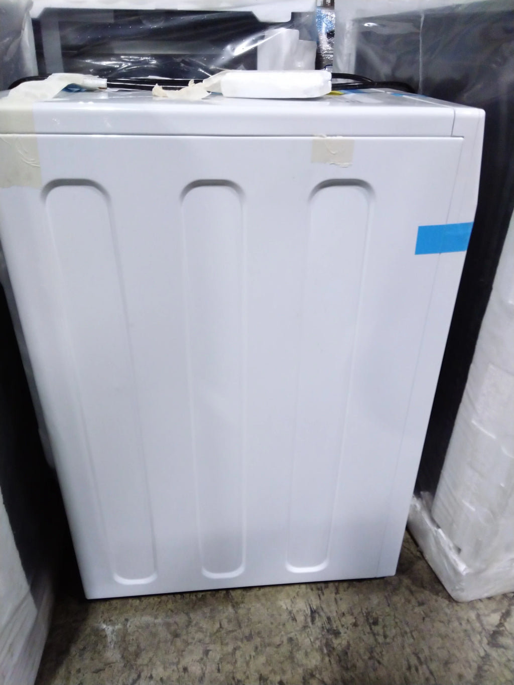 24 In. 2.8 Cu. Ft. White Front Load Washer with Steam B774196